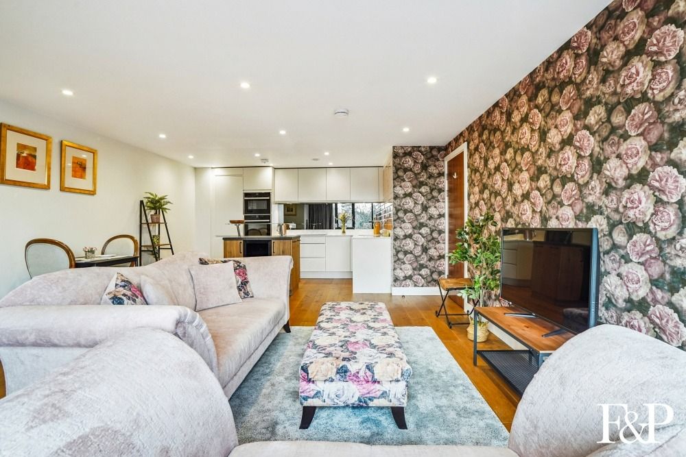 Additional image 13 of 2 bed flat for saleStation Road, Gerrards Cross SL9
