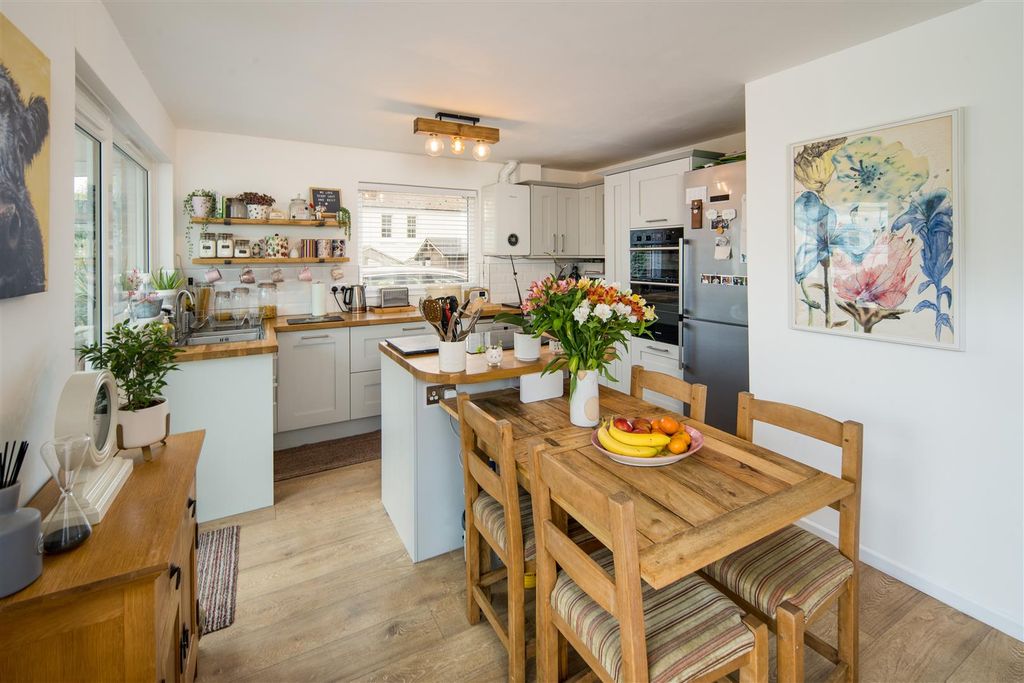 Additional image 3 of 3 bed detached house for saleNorton Green, Isle Of Wight PO40