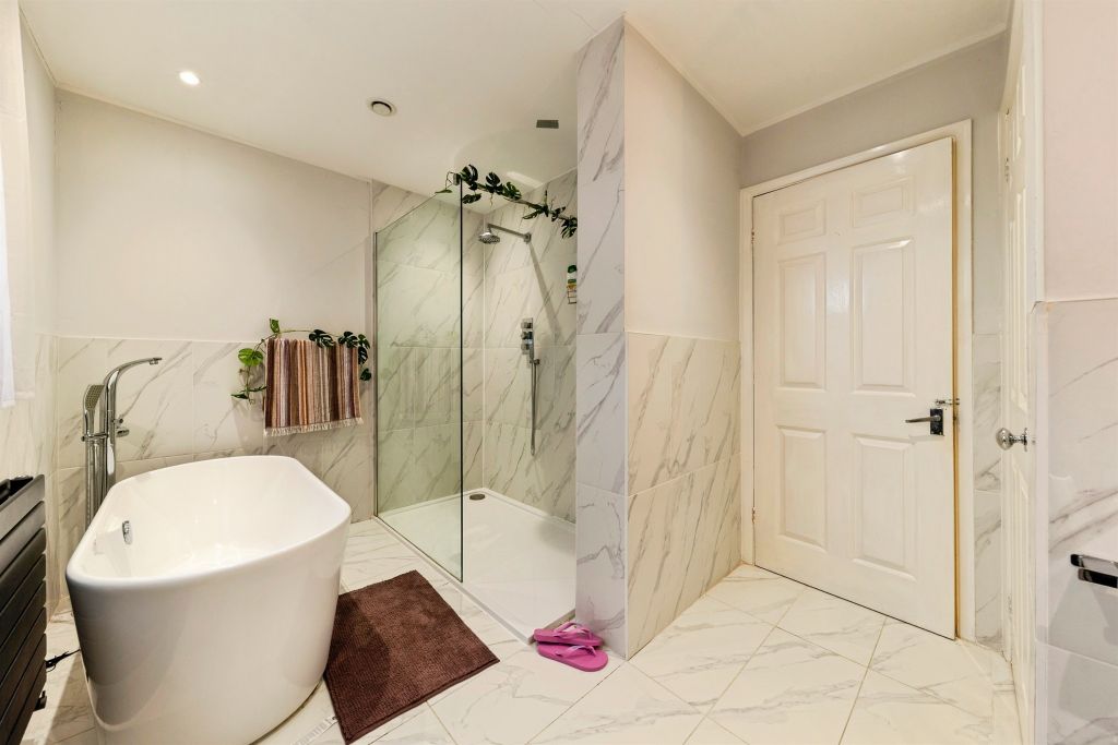 Additional image 16 of 5 bed detached house for saleBarrowby Gate, Grantham NG31