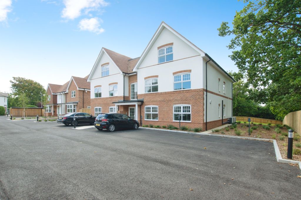 2 bed flat for saleChristchurch Road, Ferndown BH22