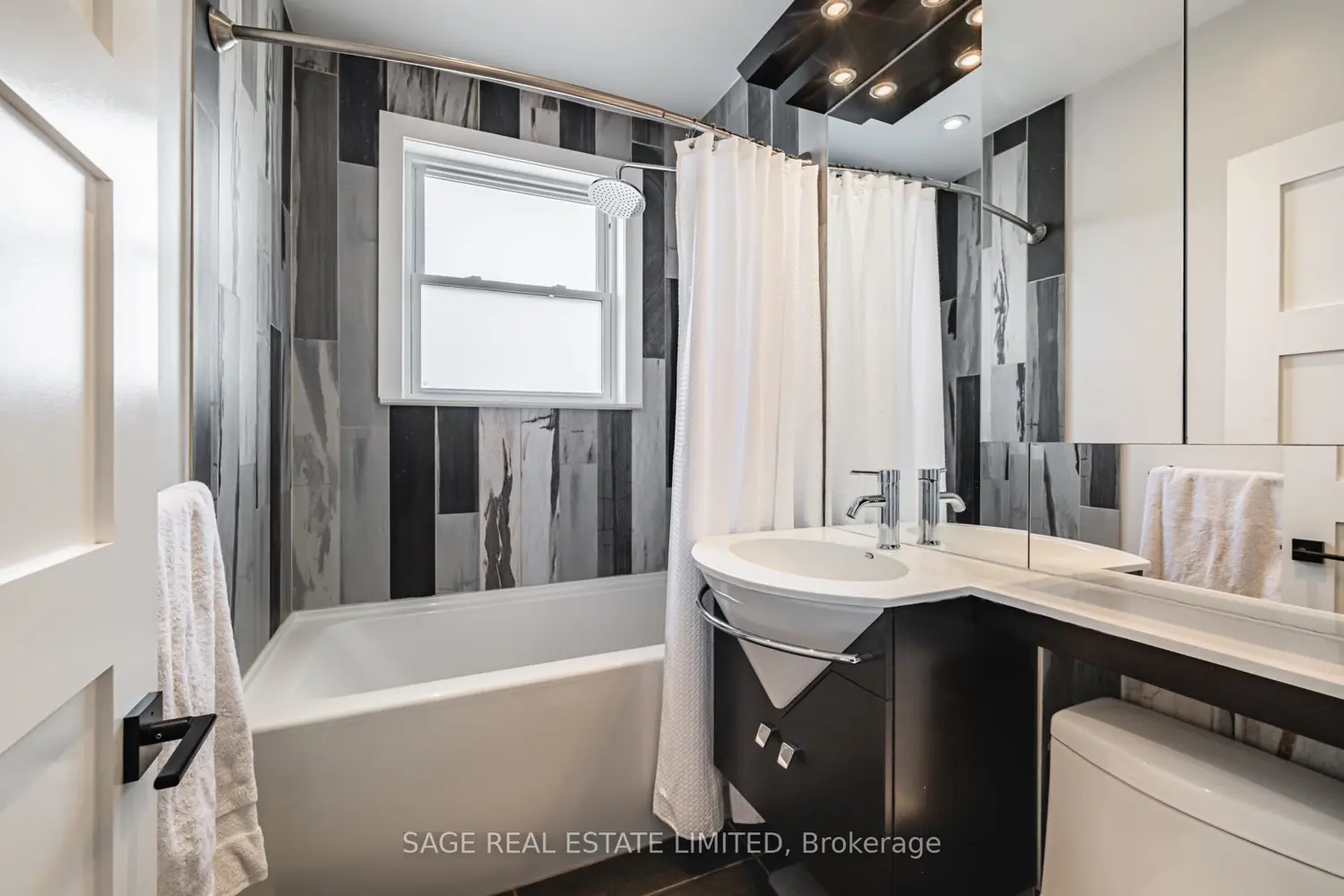 Additional image 7 of 39A Uxbridge Avenue