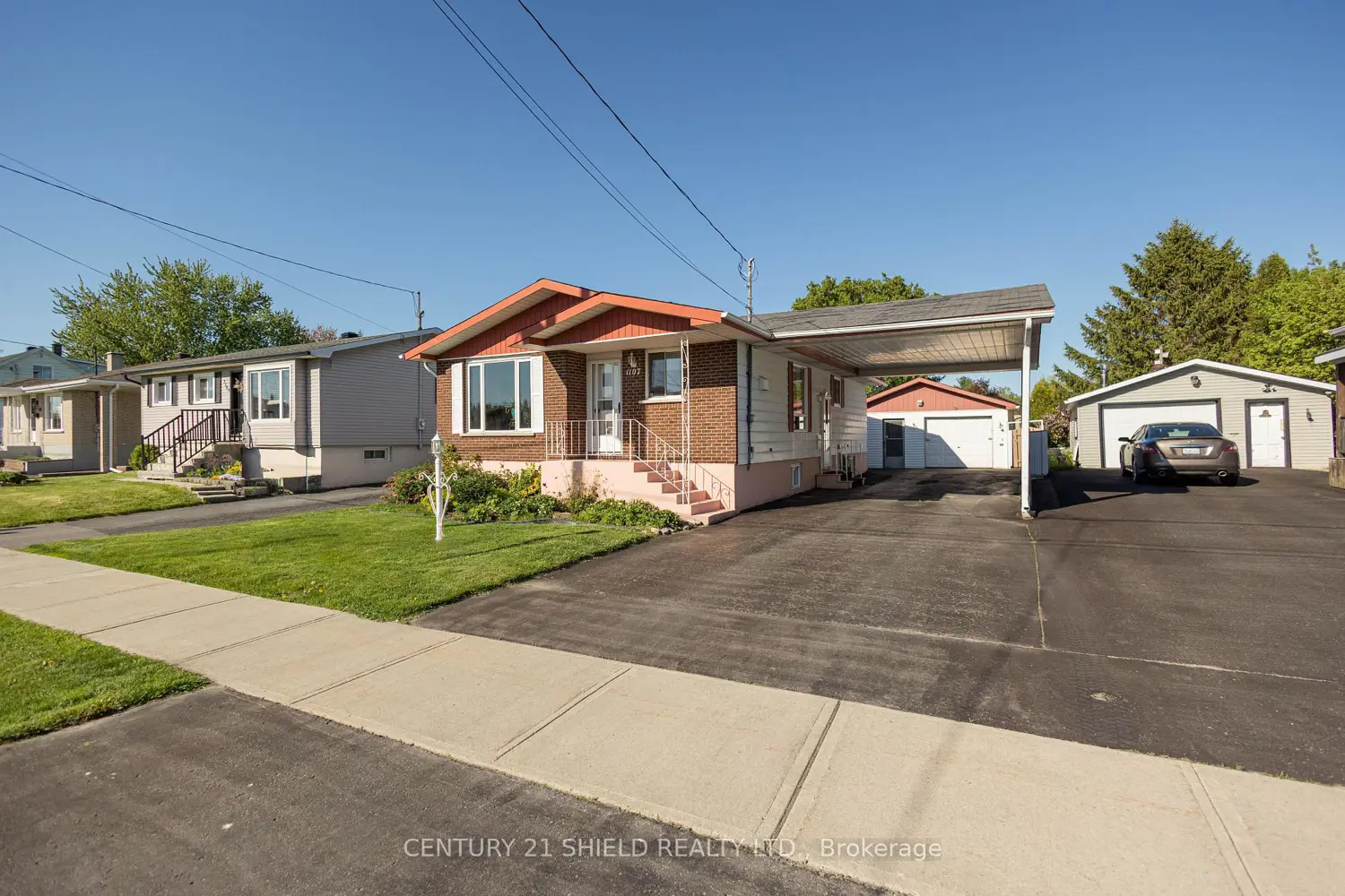 1107 Grand Avenue photo 3