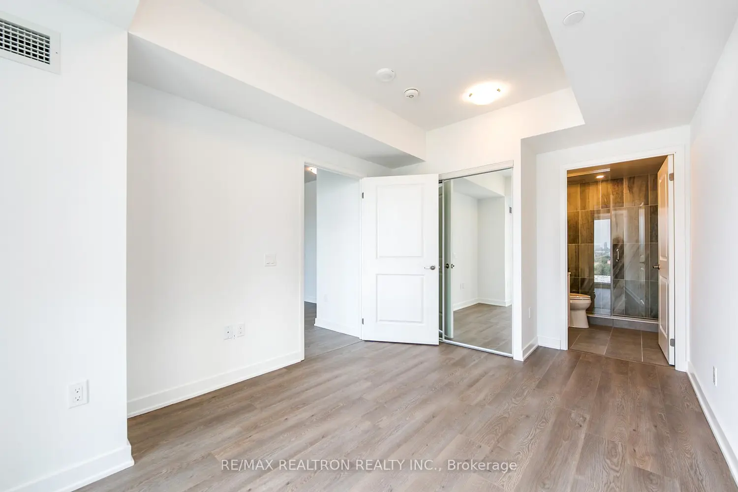 Additional image 8 of 543 Richmond Street 1402