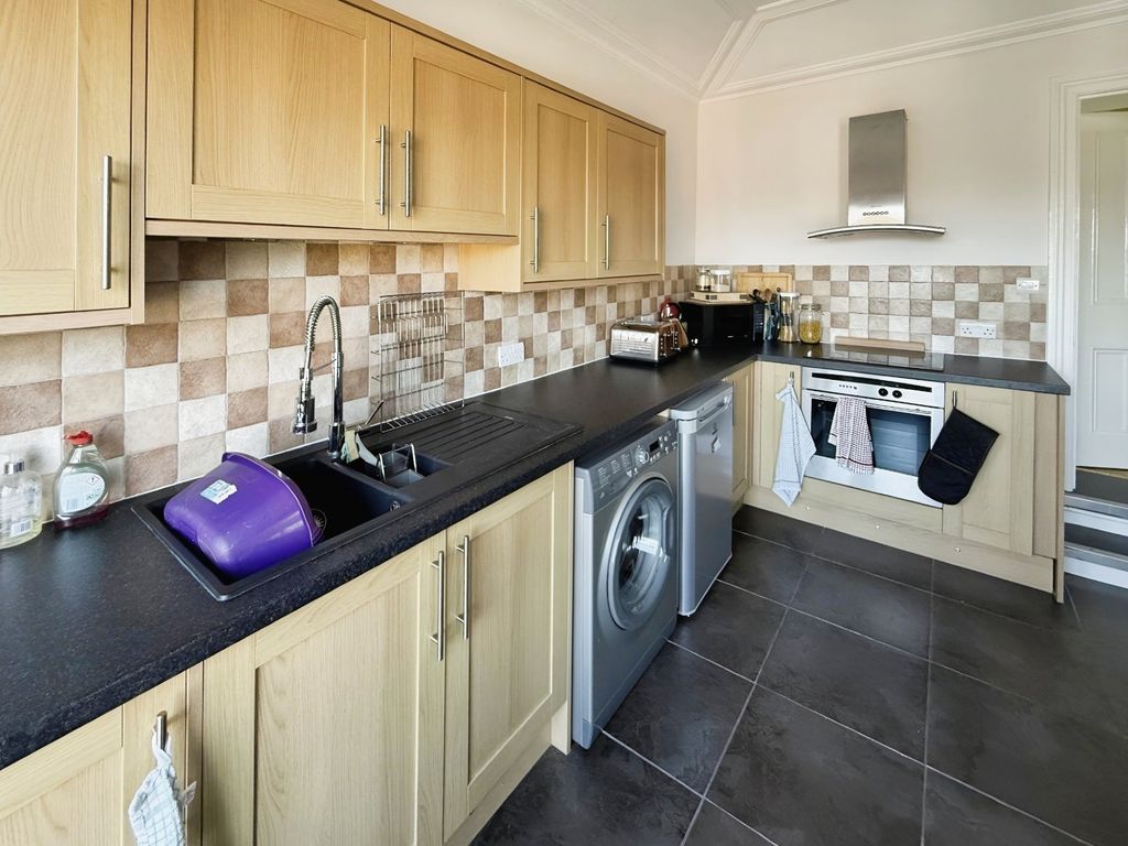 Additional image 9 of 3 bed flat for saleWestlands Avenue, Grimsby, Lincolnshire DN34