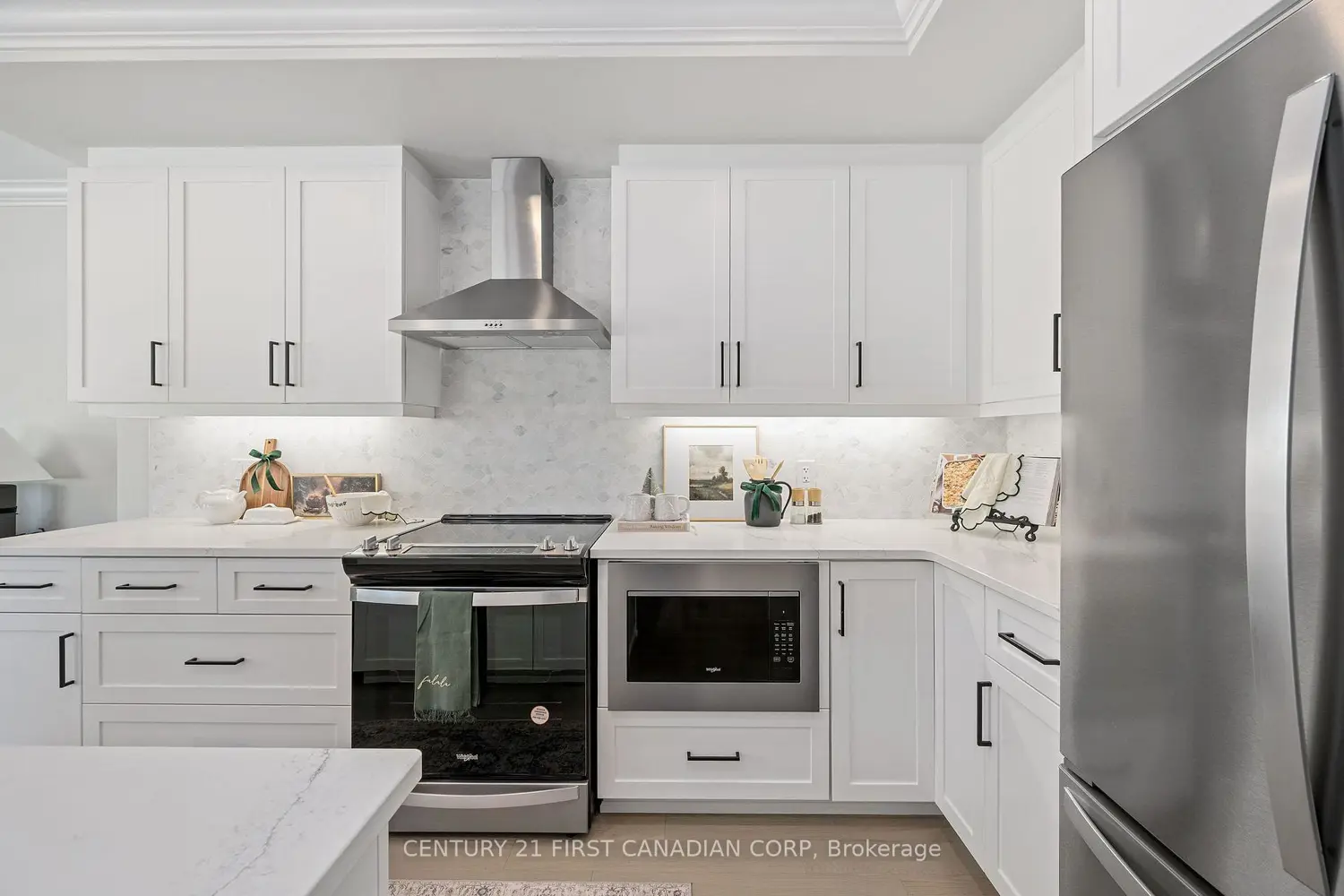 1560 Upper West Avenue 203 photo 4