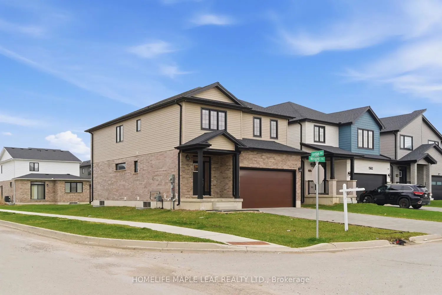 1566 Wright Crescent