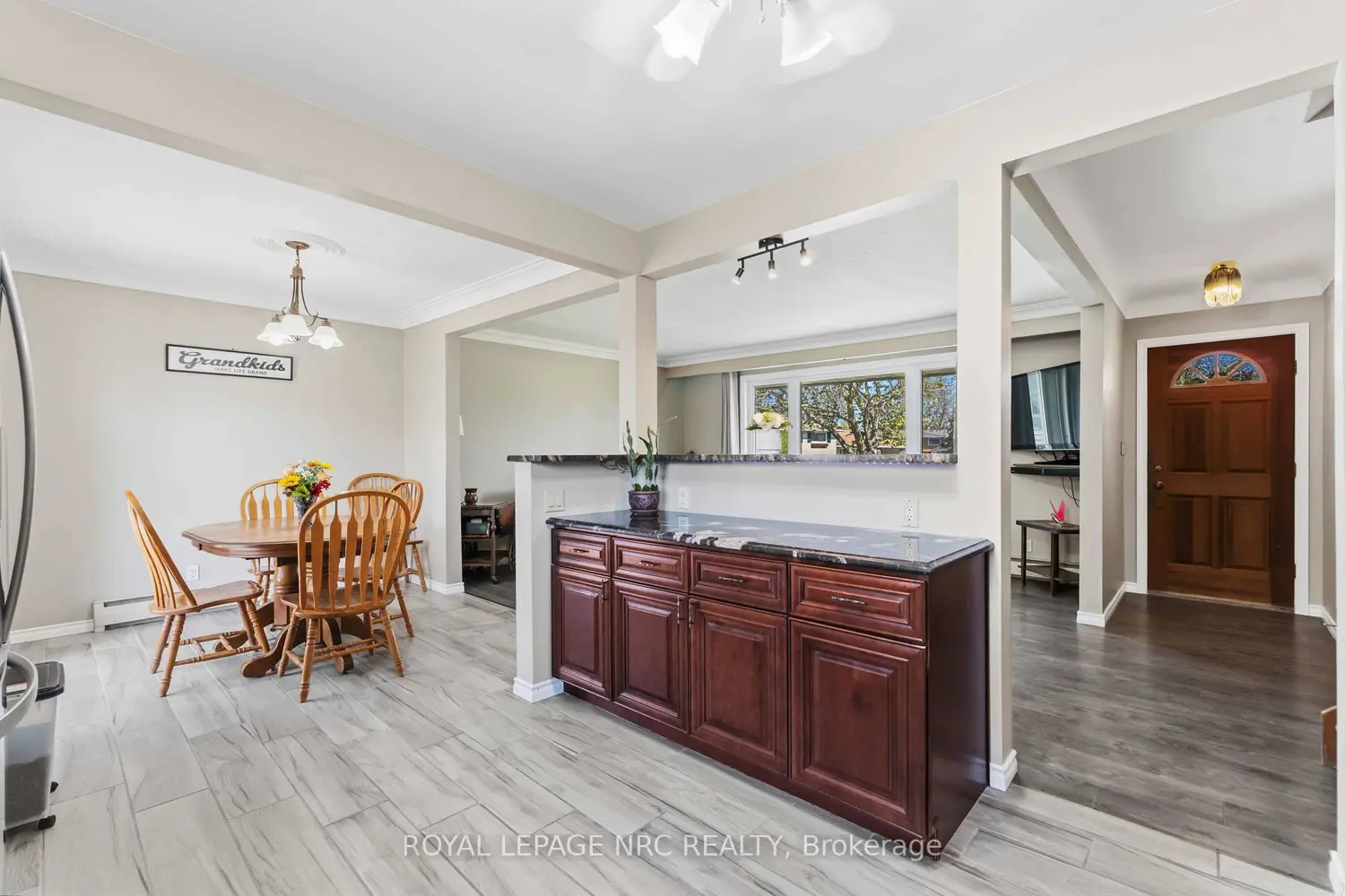Additional image 3 of 4485 Queensway Crescent