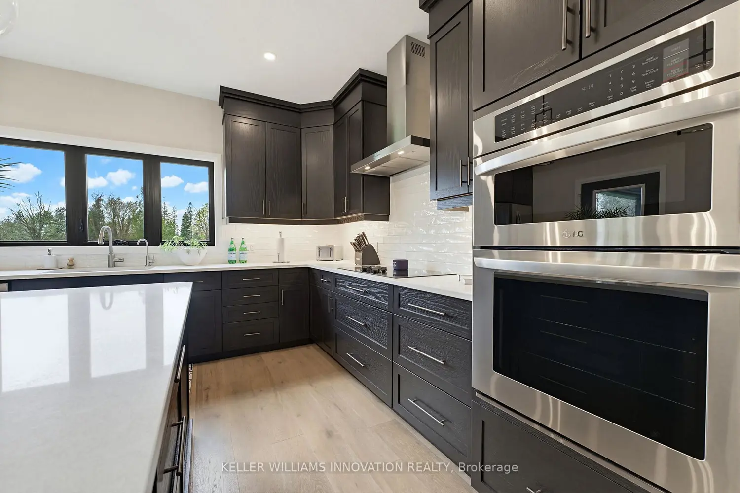 37 Gilmer Crescent photo 4