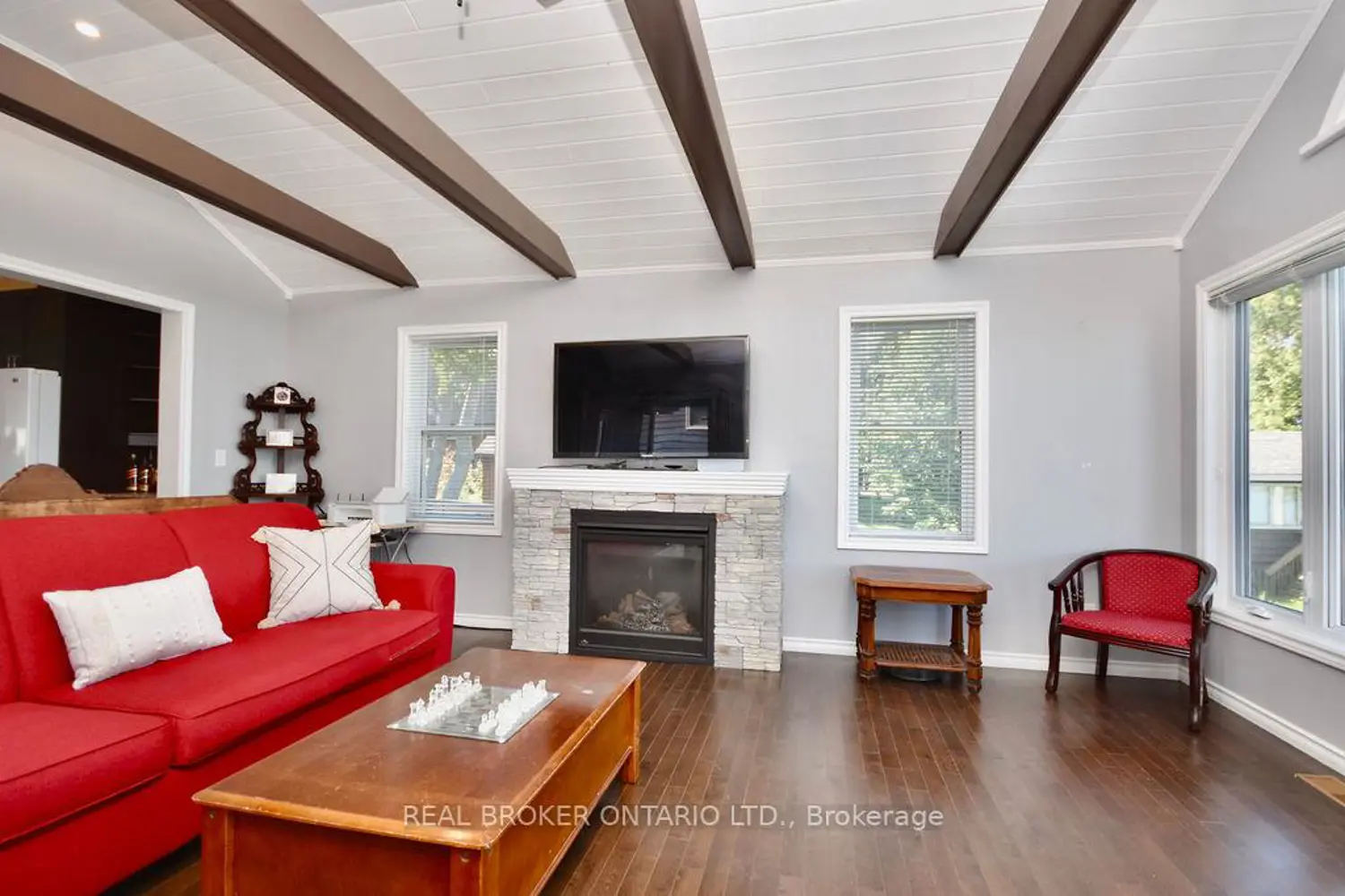 5818 Victoria Park Road photo 4