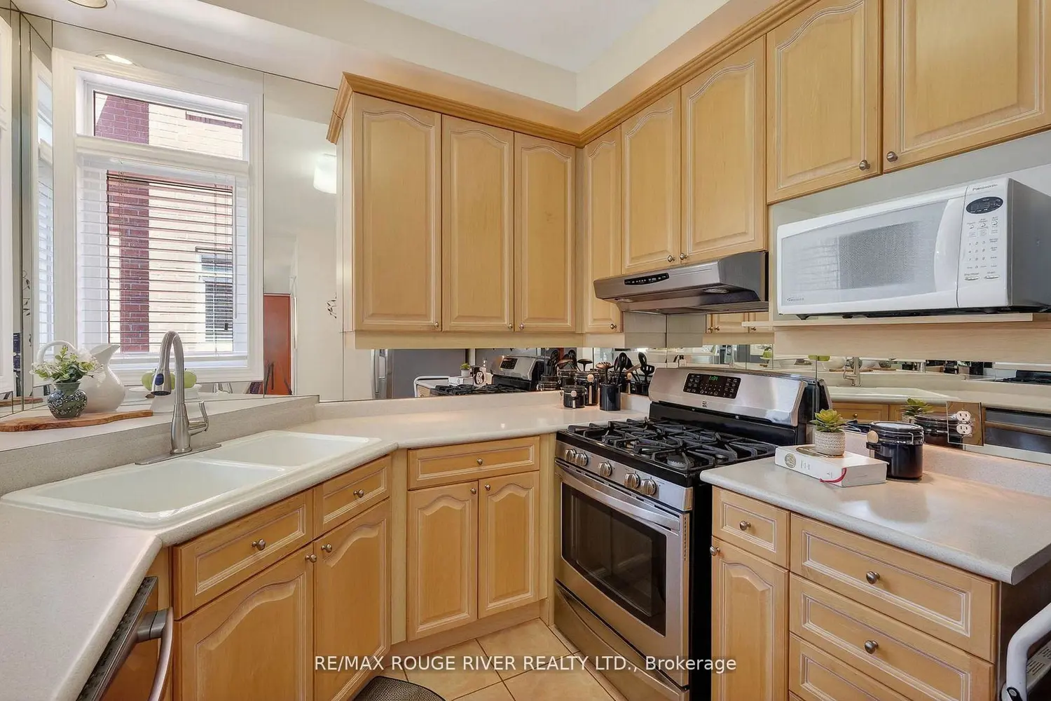 Additional image 4 of 461 Summerpark Crescent