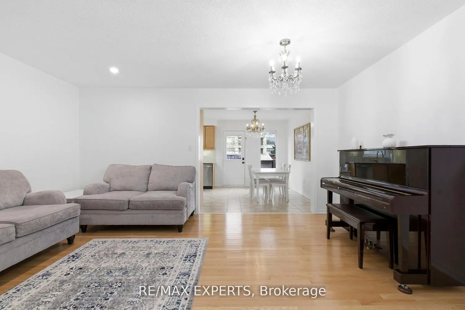117 Revelstoke Crescent photo 3