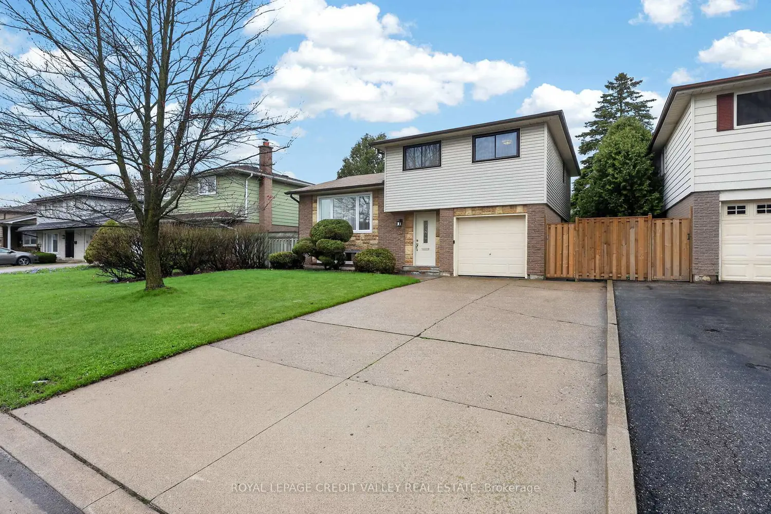 20 Willis Drive photo 3