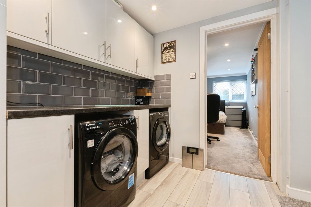 Additional image 7 of 5 bed semi-detached house for salePennys Crescent, Fordingbridge SP6