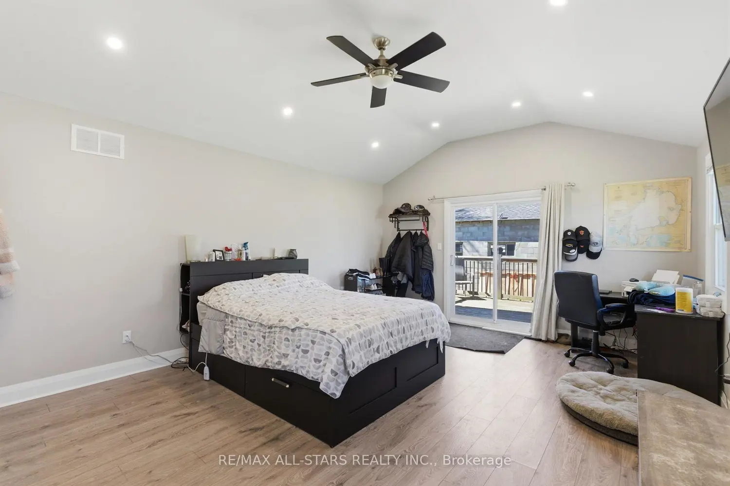 88 Victoria Road photo 3