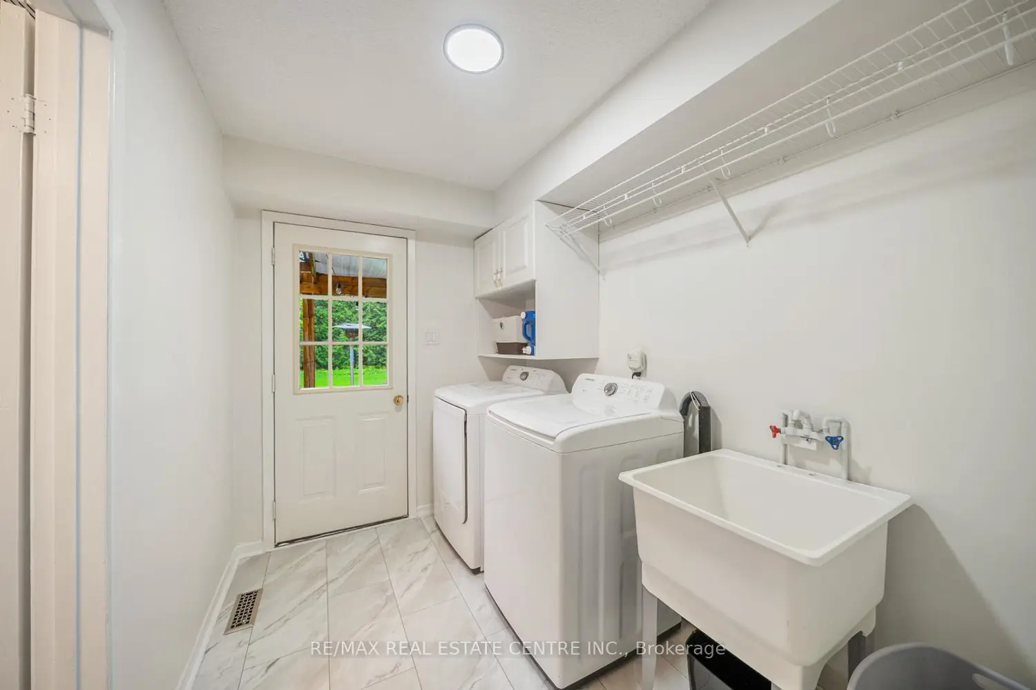1684 Vaughan Drive photo 5