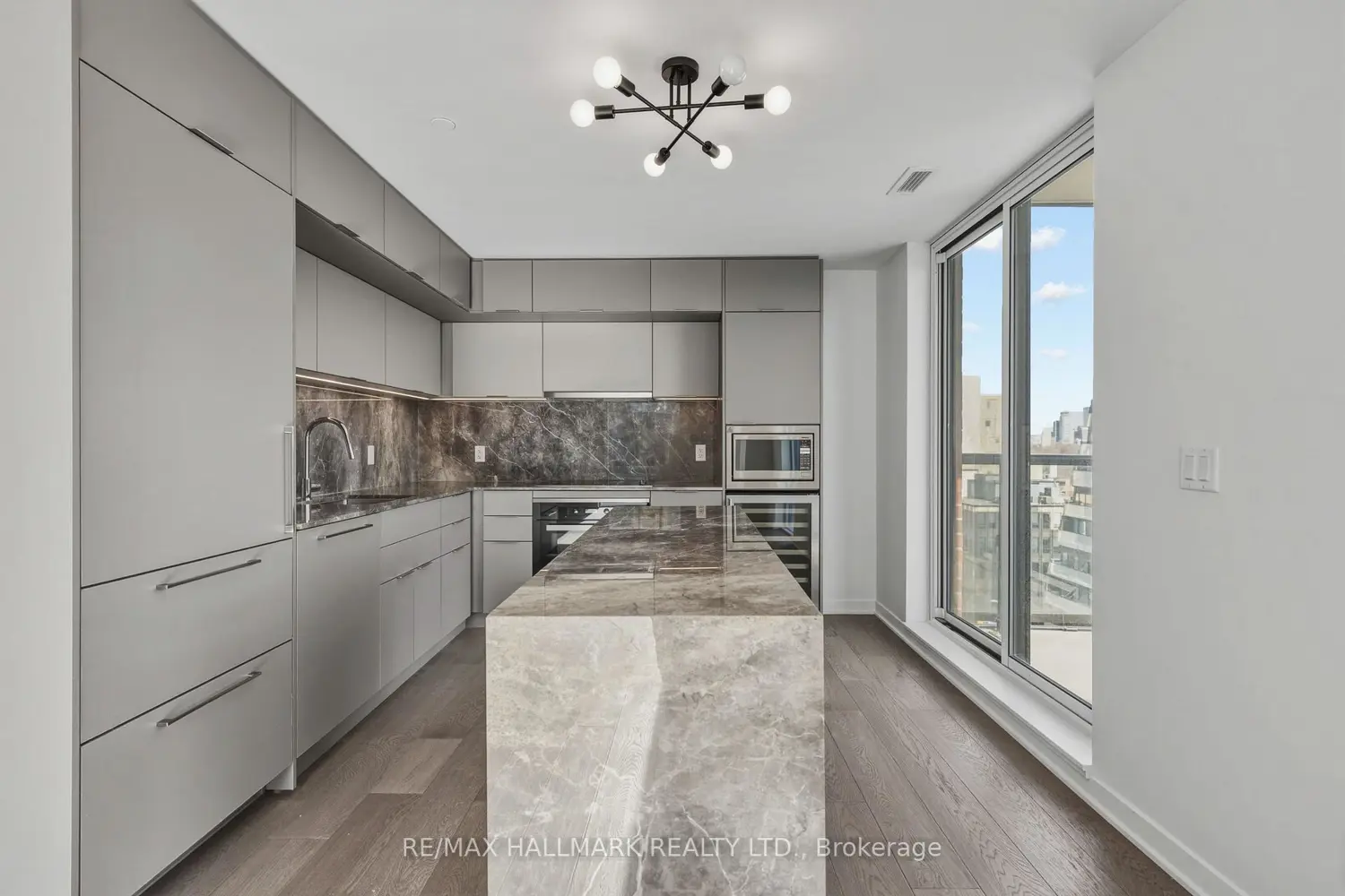 Additional image 3 of 185 Alberta Avenue 807