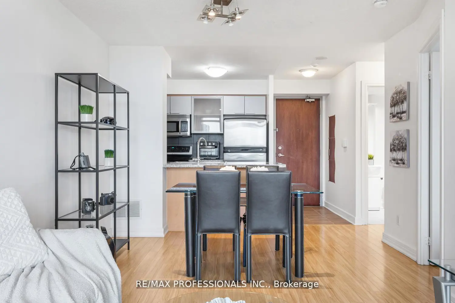 Additional image 11 of 18 Harrison Garden Boulevard 706