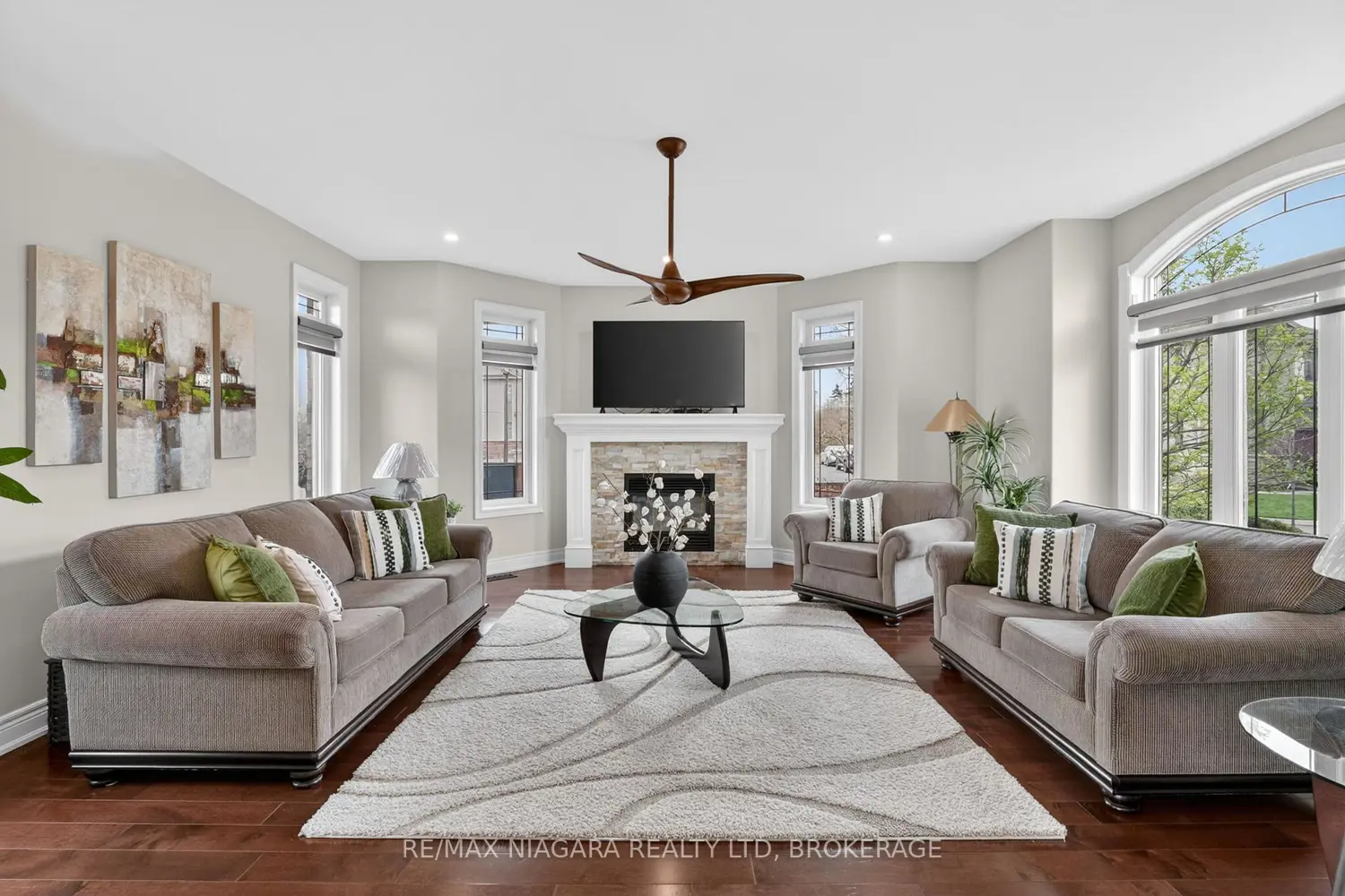 60 Mackenzie King Avenue photo 4