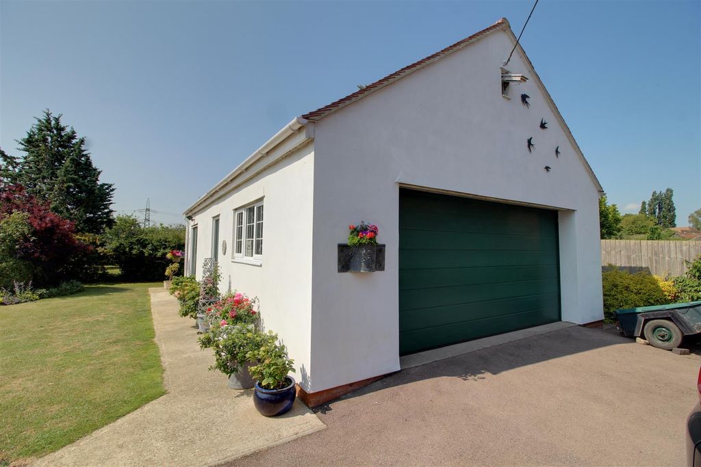 4 bed detached house for saleMaisemore, Gloucester GL2 photo 2