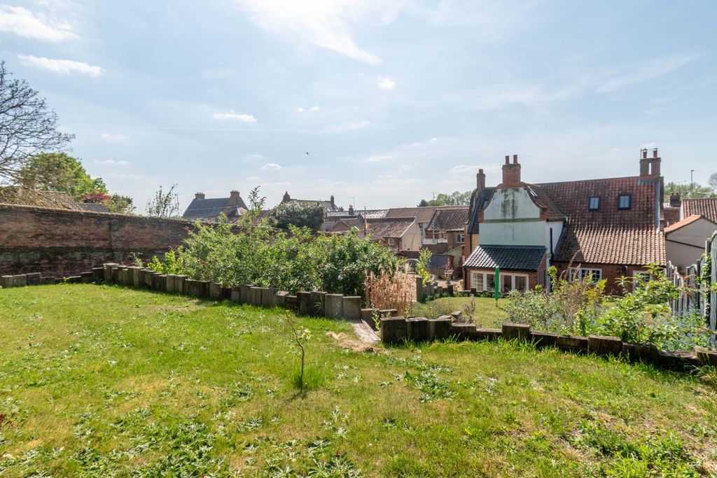 Additional image 3 of 5 bed property for saleOak Street, Fakenham NR21
