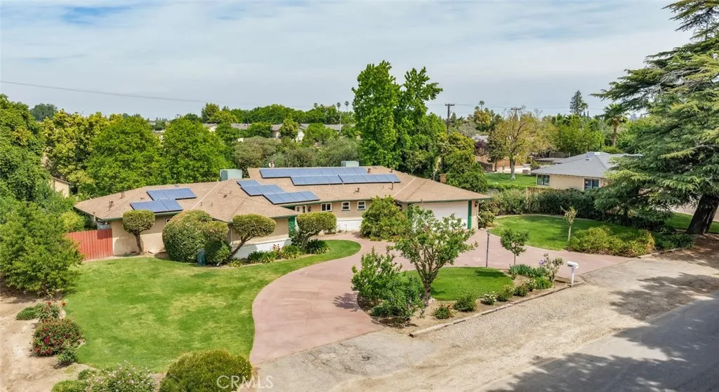 5767 E Park Circle Dr, Fresno, CA 93727