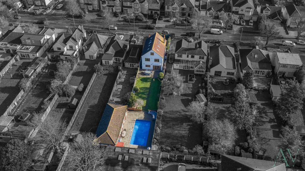 5 bed detached house for saleConnaught Avenue, Grays RM16
