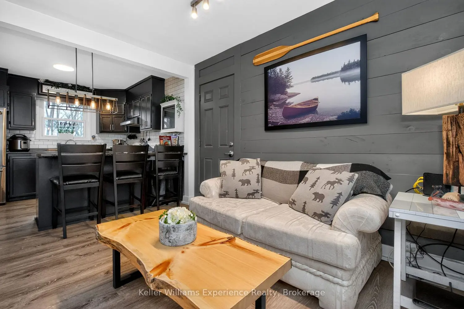 556 Johnson Street photo 2