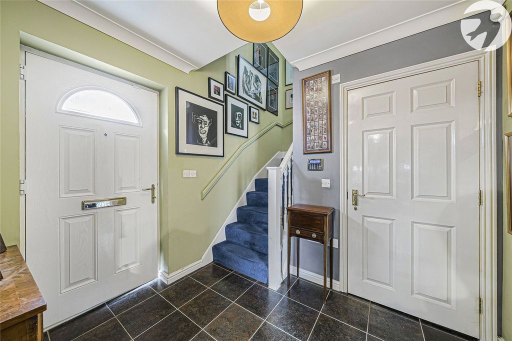 4 bed link detached house for saleWatermans Way, Greenhithe, Kent DA9 photo 5