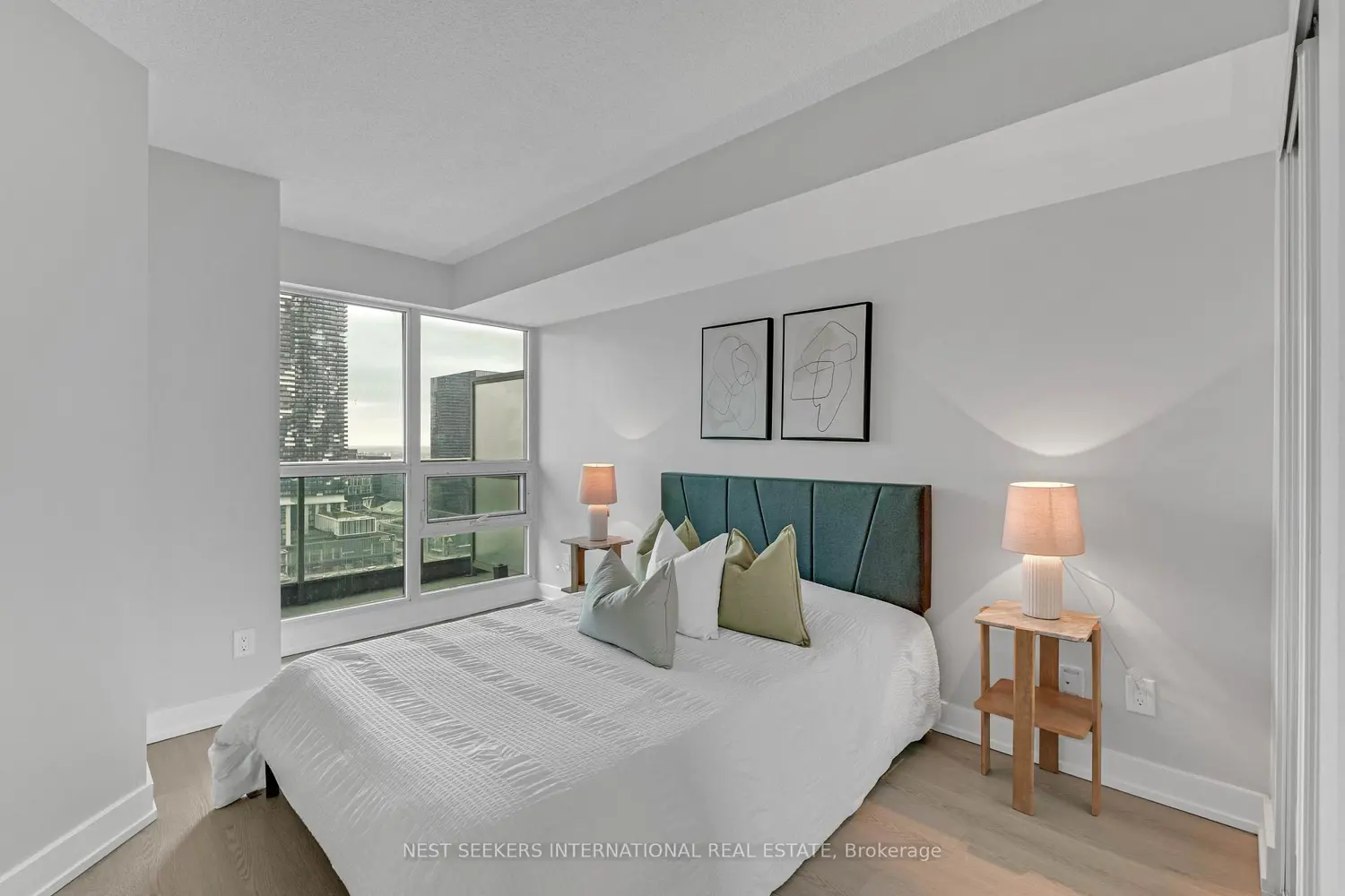 Additional image 9 of 18 Yonge Street 2507