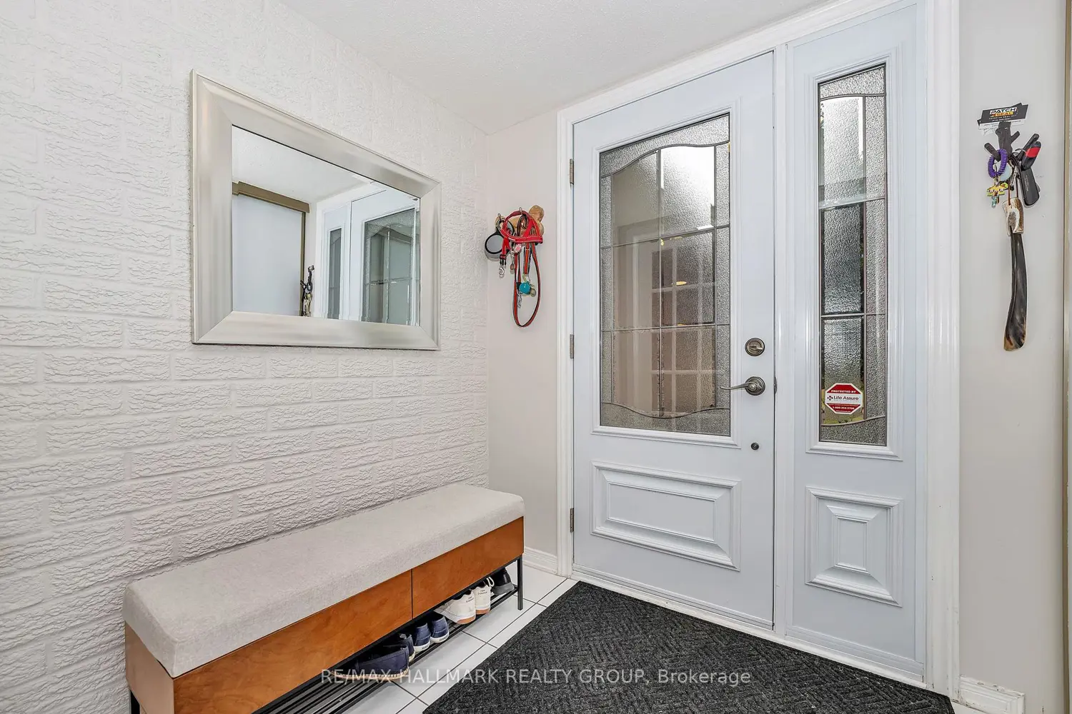 1850 Thornecrest Street photo 2