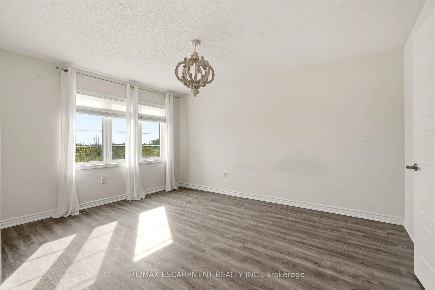 1364 Sycamore Garden photo 4