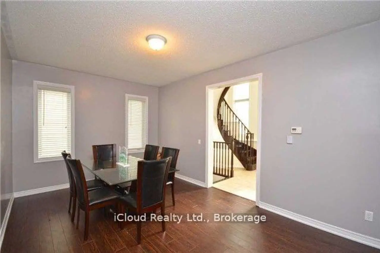 668 Armstrong Road photo 3