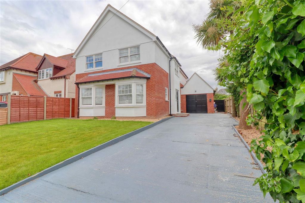 5 bed detached house for saleUpper Third Avenue, Frinton On Sea CO13