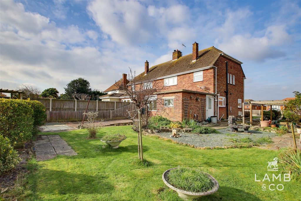 3 bed semi-detached house for saleWalton Road, Frinton-On-Sea CO13