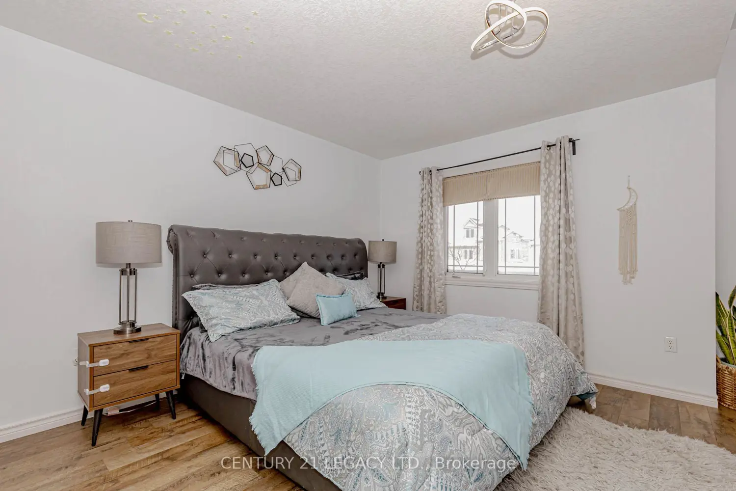 35 Oldfield Drive photo 3