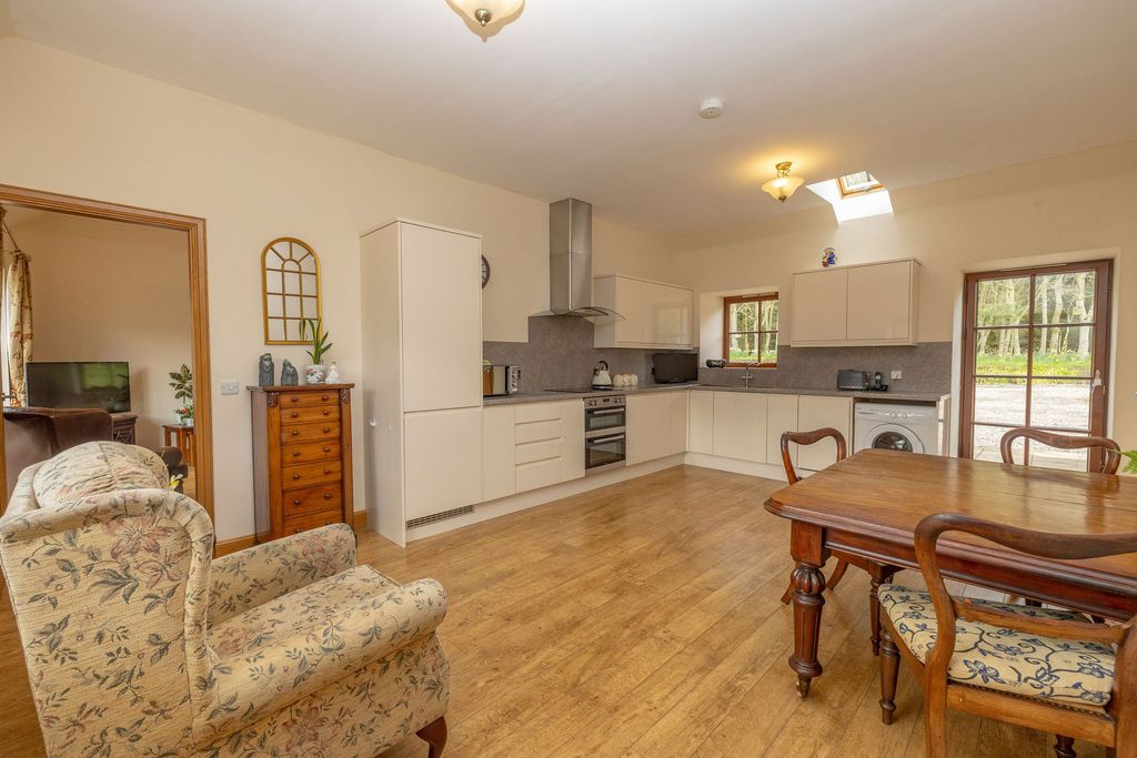 2 bed semi-detached house for saleStrichen AB43 photo 4