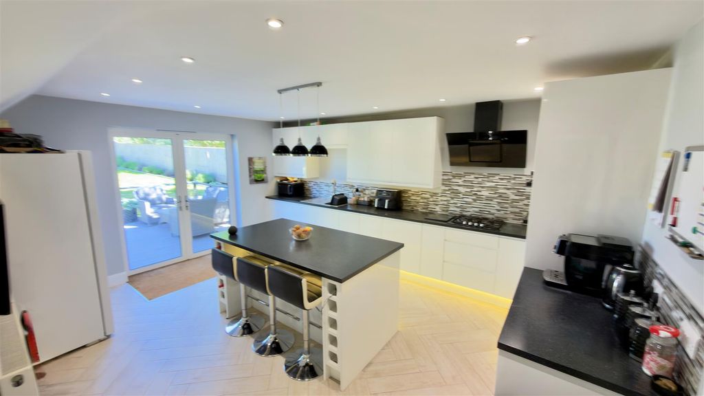 Additional image 4 of 5 bed chalet for saleFreshwater Bay, Isle Of Wight PO40