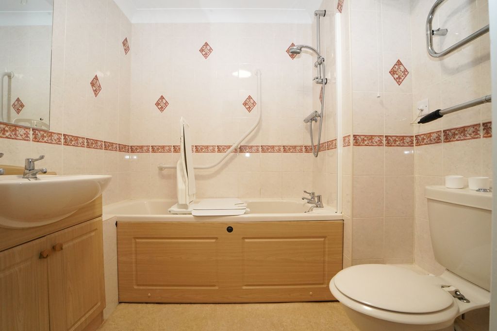 Additional image 6 of 2 bed flat for saleCobbett Court, Highworth SN6