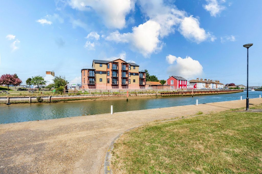 Additional image 9 of 2 bed penthouse for saleSidestrand Road, Great Yarmouth NR30