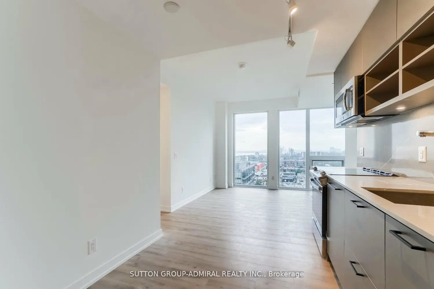 135 East Liberty Street 1403
