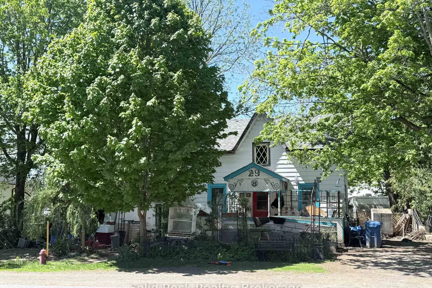29 North Hastings Avenue