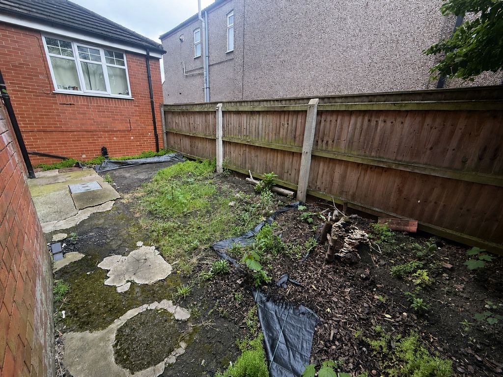 Additional image 8 of 2 bed flat for saleEleanor Street, Grimsby, Lincolnshire DN32
