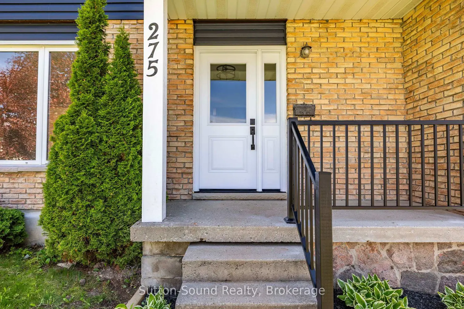 275 8Th Avenue photo 3
