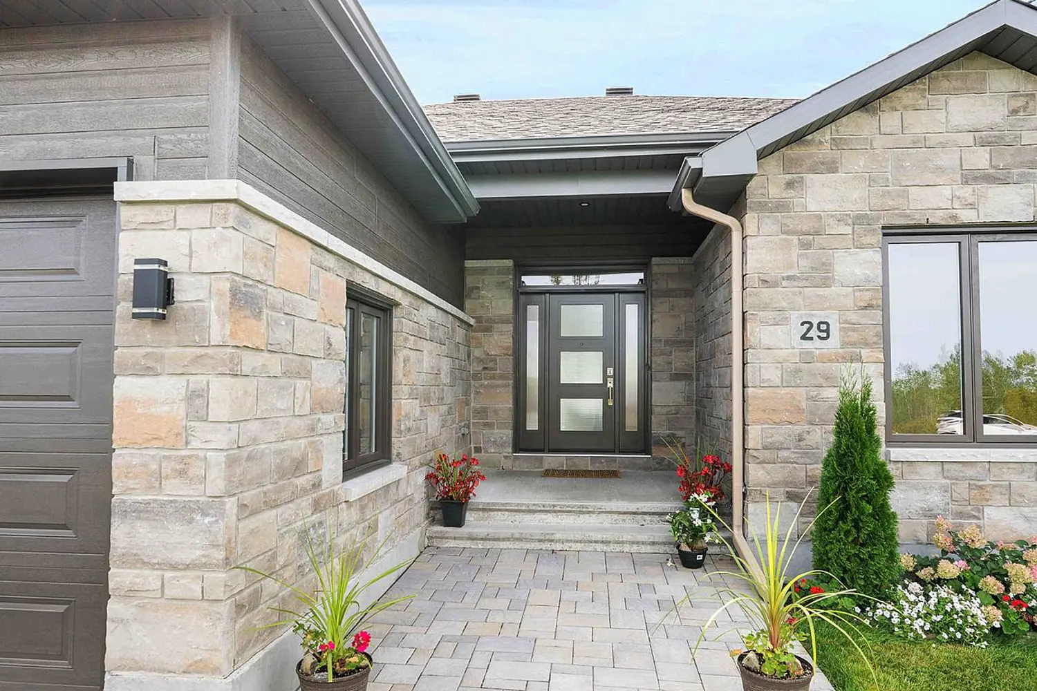 29 Whitetail Avenue photo 3