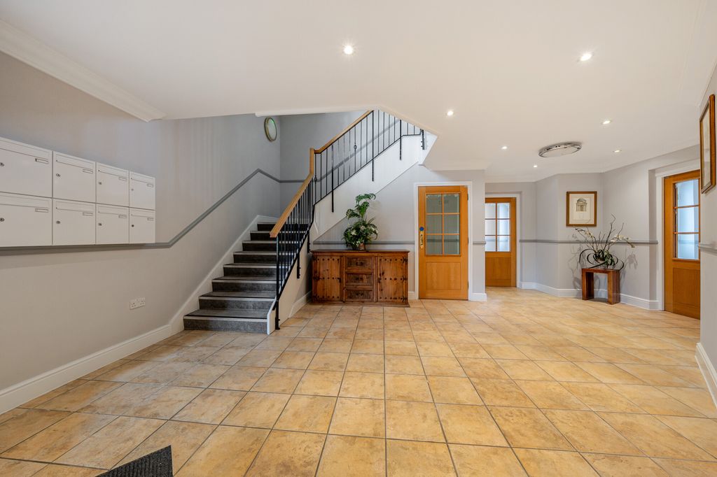 Additional image 8 of 3 bed flat for saleHeritage Gate, Gerrards Cross SL9