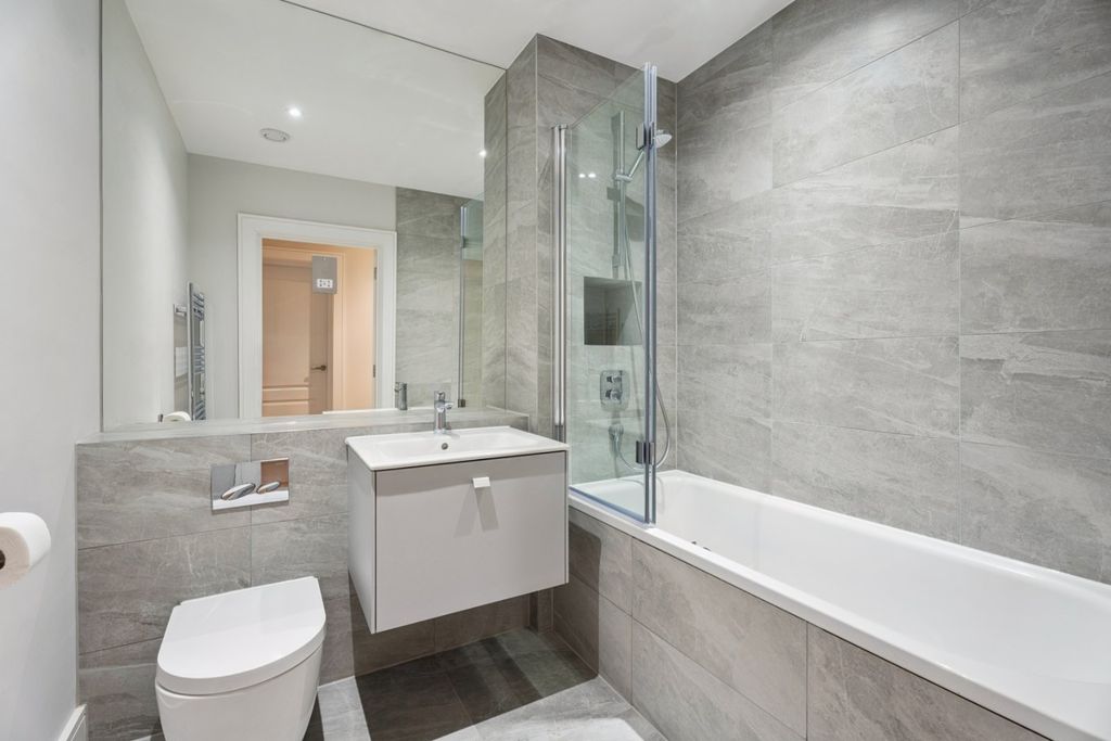 Additional image 9 of 2 bed flat for salePackhorse Road, Gerrards Cross, Buckinghamshire SL9