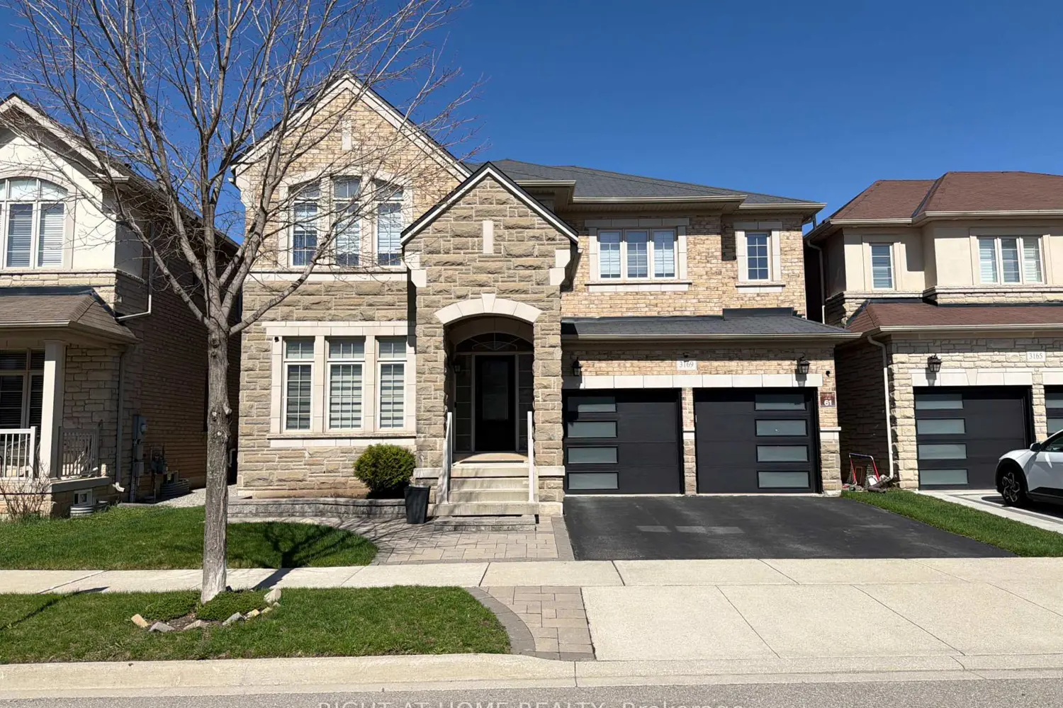 3169 Larry Crescent