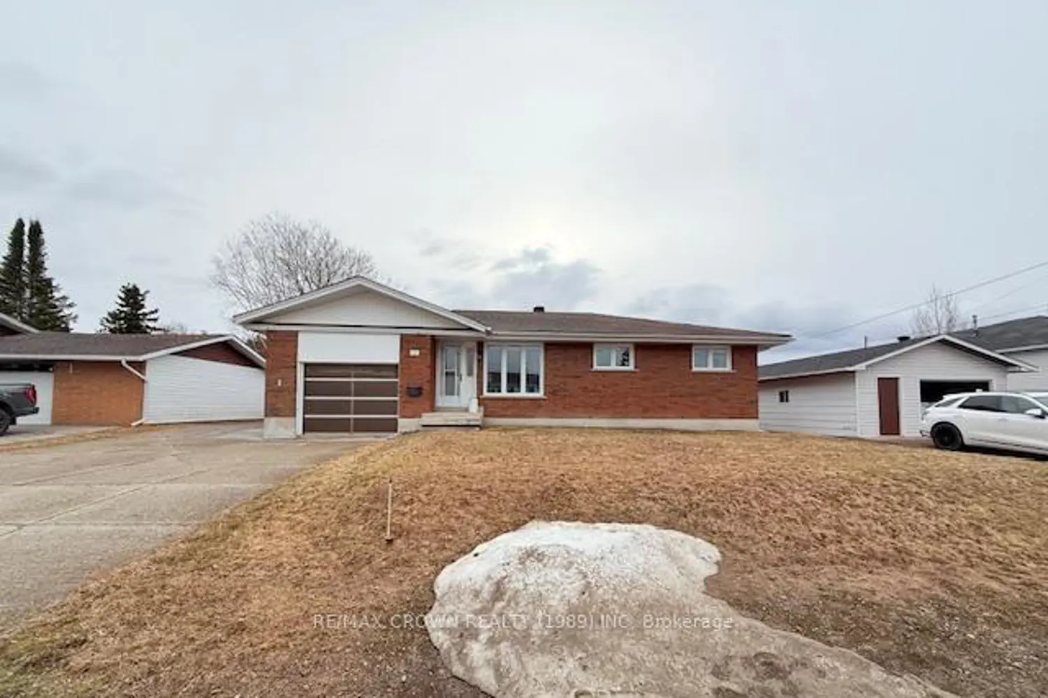 17 Erickson Avenue photo 2