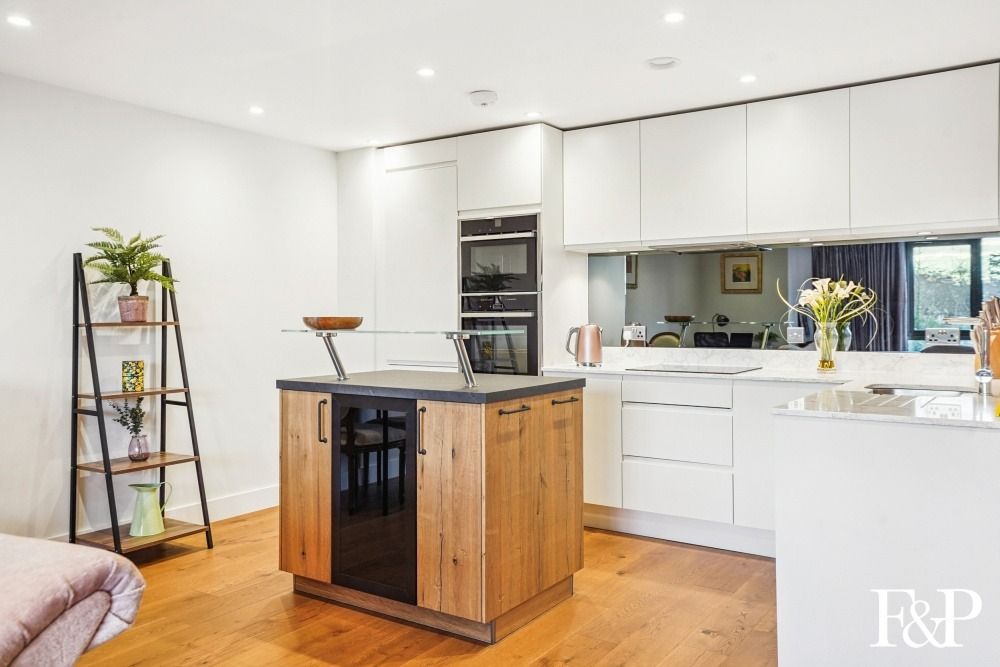 Additional image 5 of 2 bed flat for saleStation Road, Gerrards Cross SL9