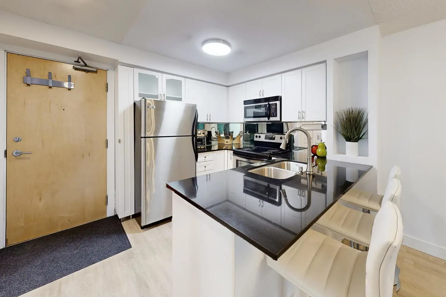 Additional image 3 of 212 Eglinton Avenue 1005